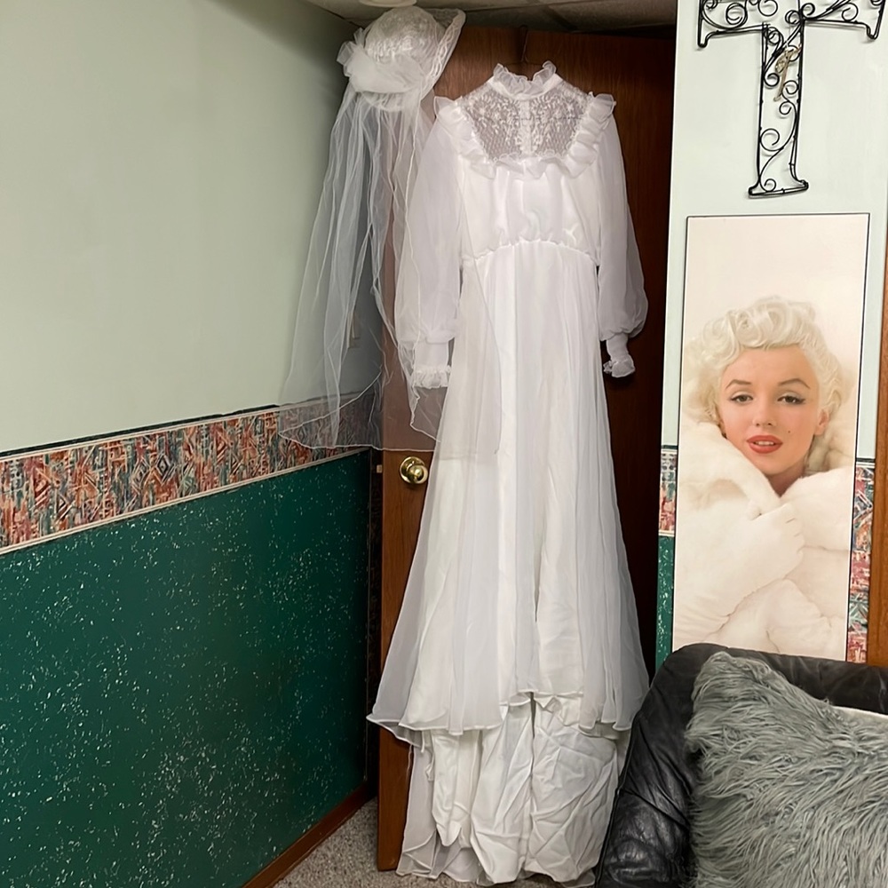Vintage 70s wedding set - dress/hat veil
